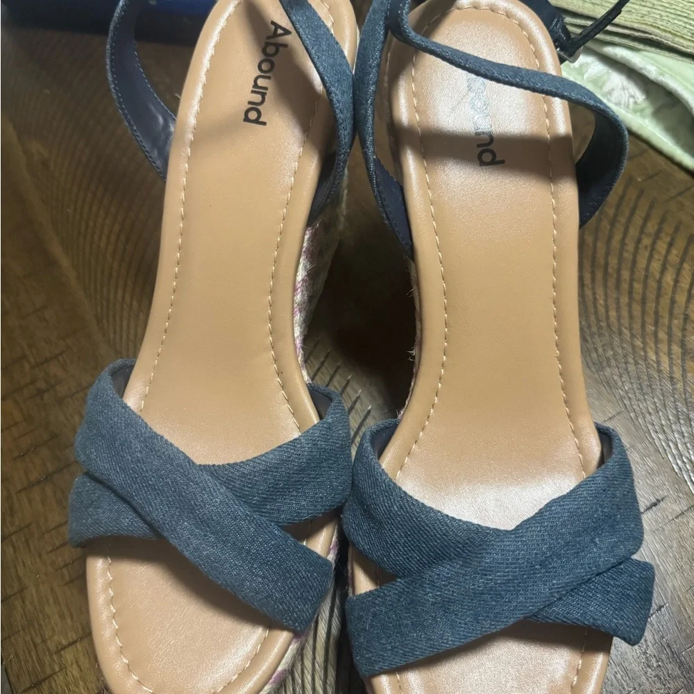 Colorful Woven Wedge Sandals - Picture 3 of 5